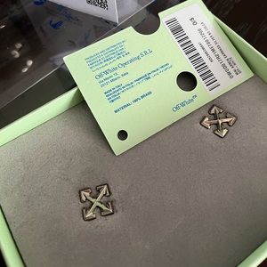 Off-White mini arrow silver earrings